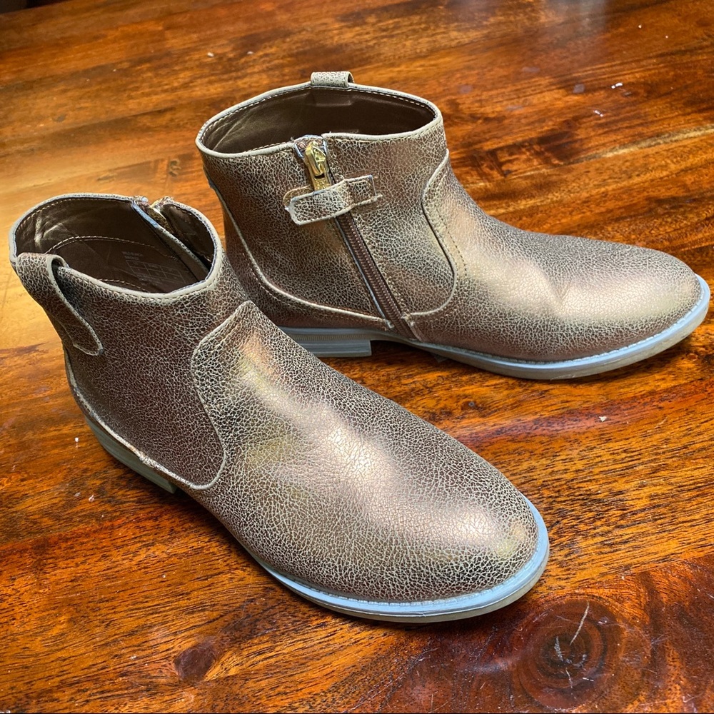 Reaction Kenneth Cole Girls Vintage Gold Boots